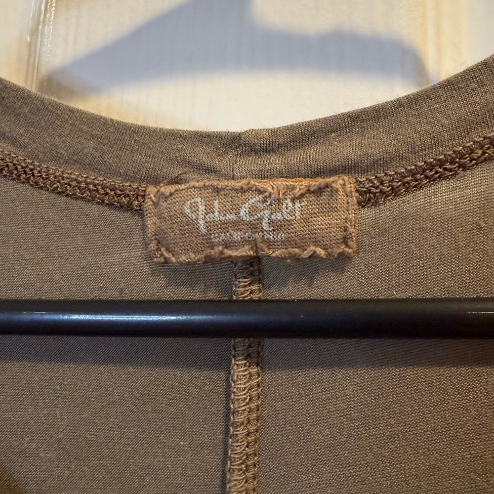 Brandy Melville John Galt Olive T-Shirt Women’s Size S - Picture 2 of 3
